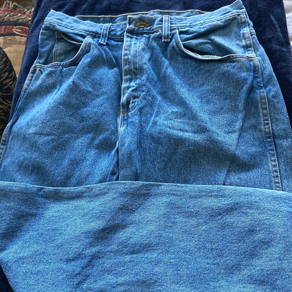 VF jeans wear vintage men’s jeans.